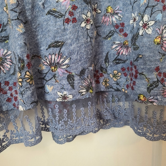 LC Lace Detail, Three Quarter Length Top, Small - Picture 7 of 7